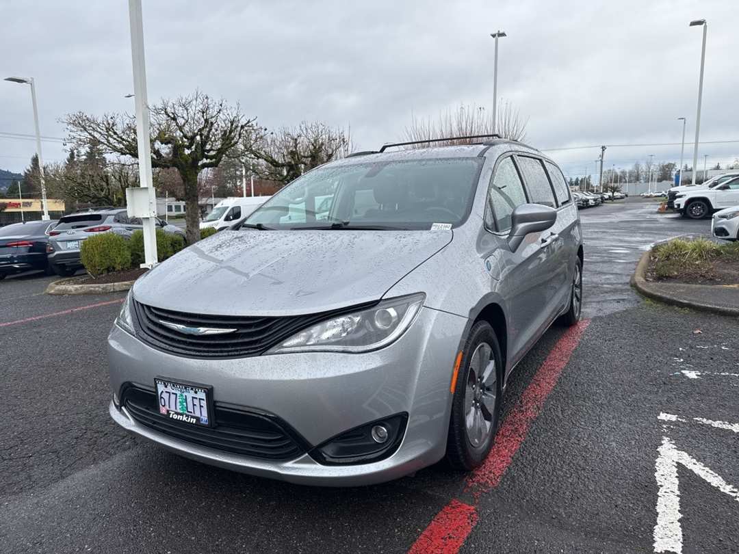 2018 Chrysler Pacifica Touring L - Image 3