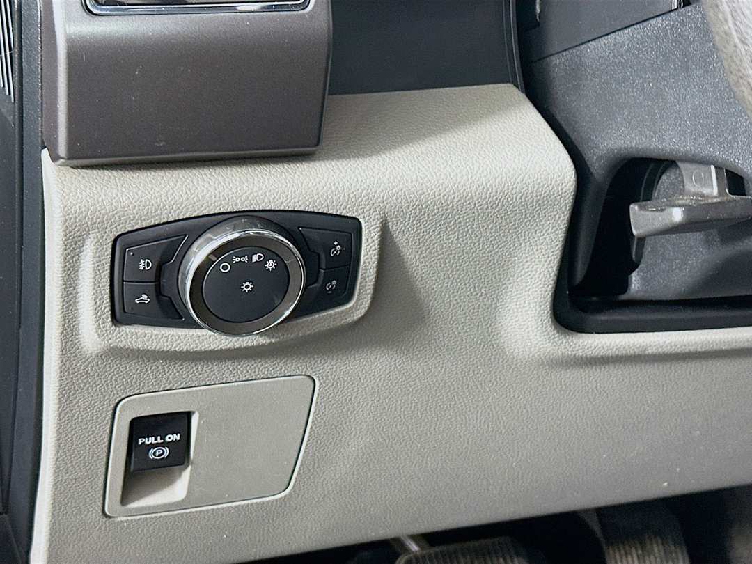 2019 Ford F-150 XLT - Image 11