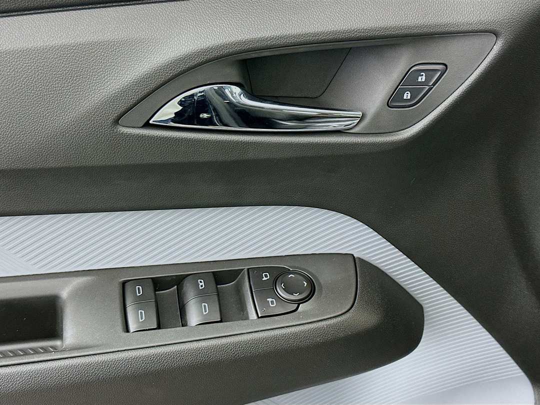 2027 Chevrolet Bolt Ev LT - Image 18