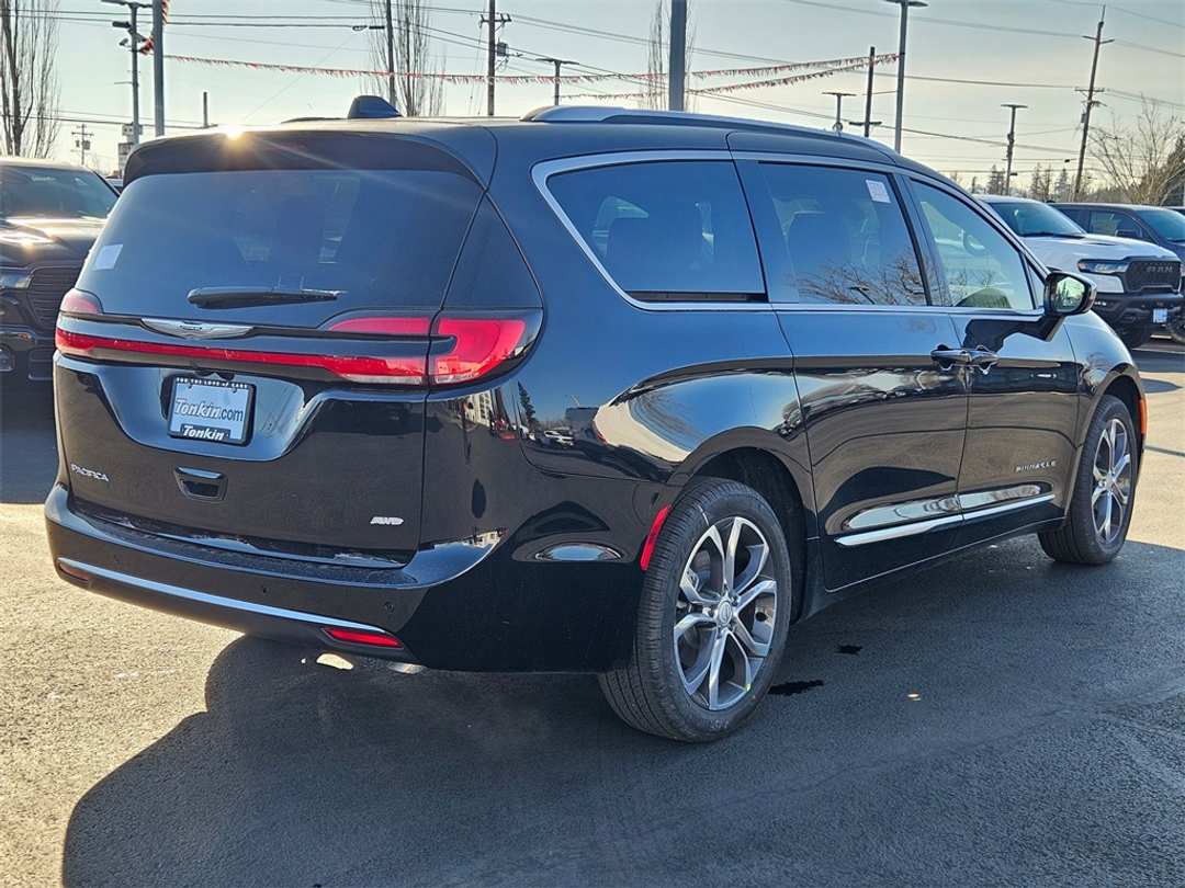2026 Chrysler Pacifica Pinnacle - Image 6
