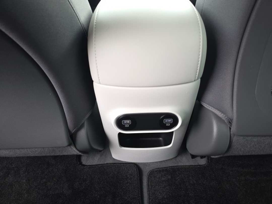 2024 Hyundai Ioniq 5 SE - Image 28