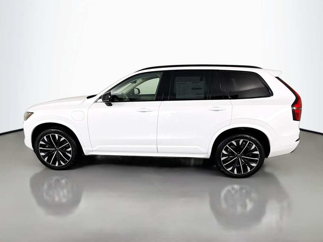 2026 Volvo Xc90 T8 Ultra - Image 2