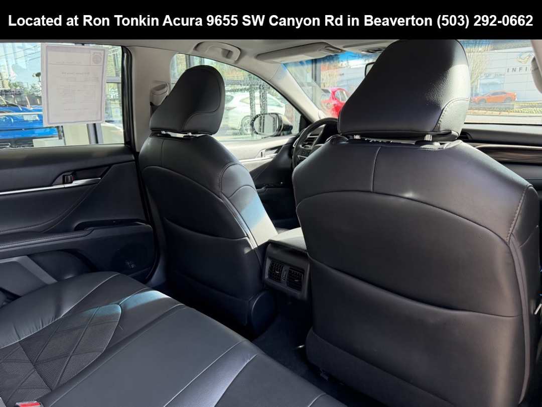 2018 Toyota Camry XLE - Image 30