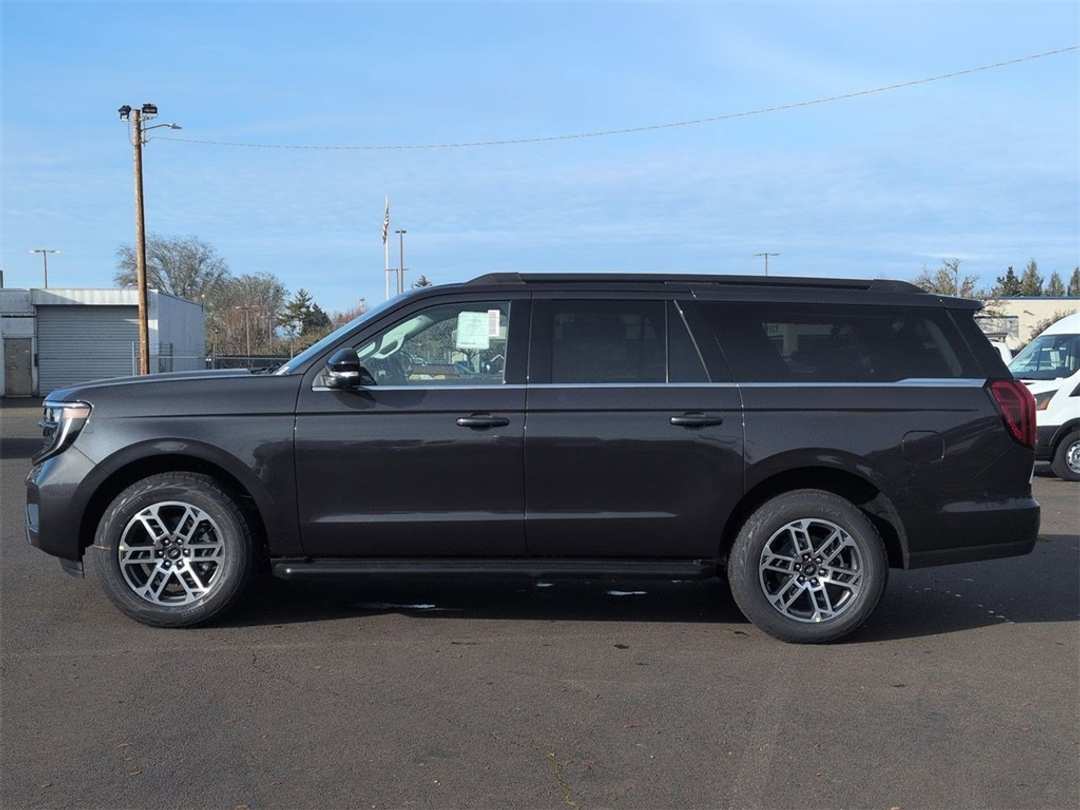 2026 Ford Expedition Max Active - Image 2