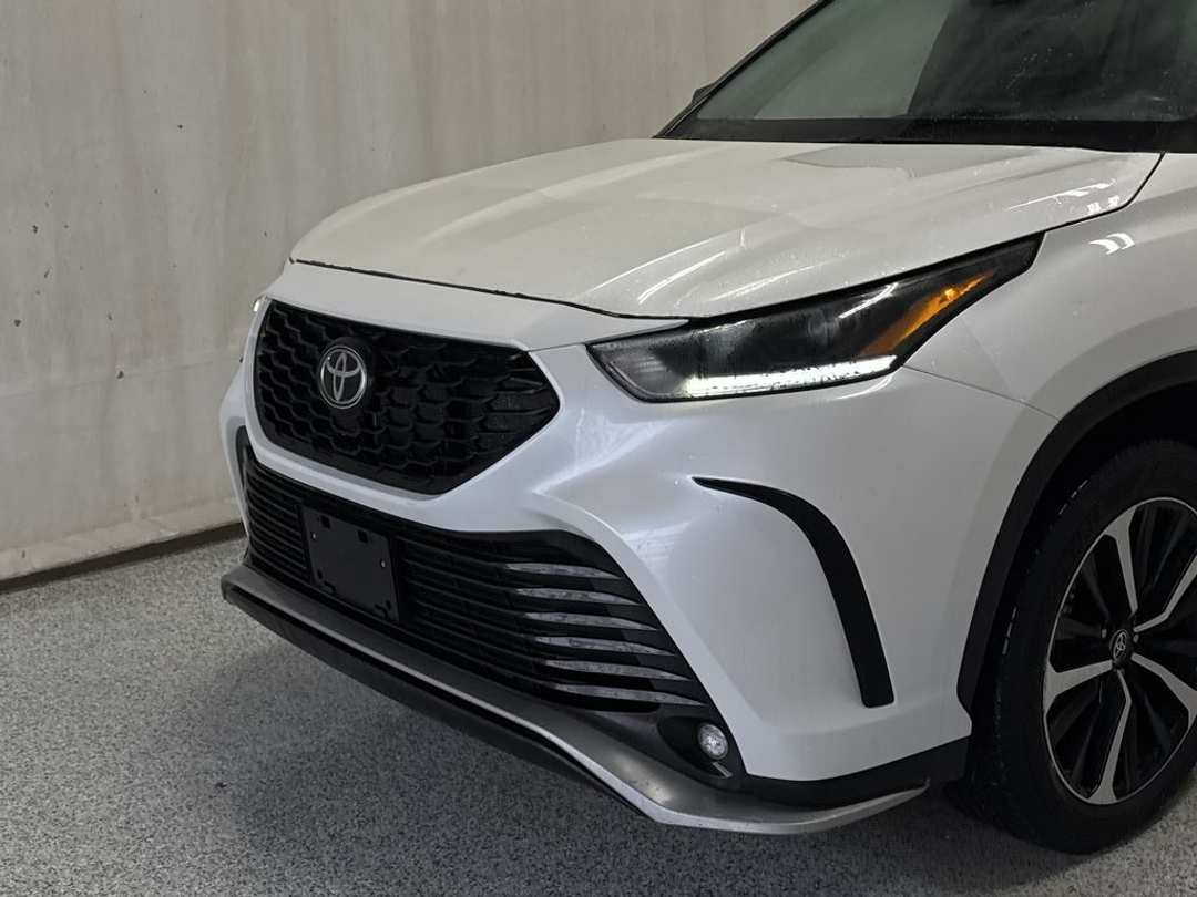 2021 Toyota Highlander XSE - Image 3