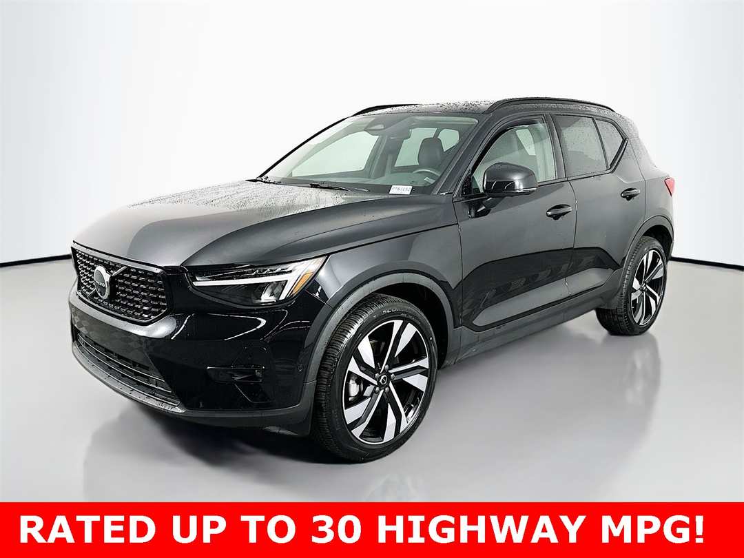 2025 Volvo Xc40 B5 Plus Dark Theme - Image 3