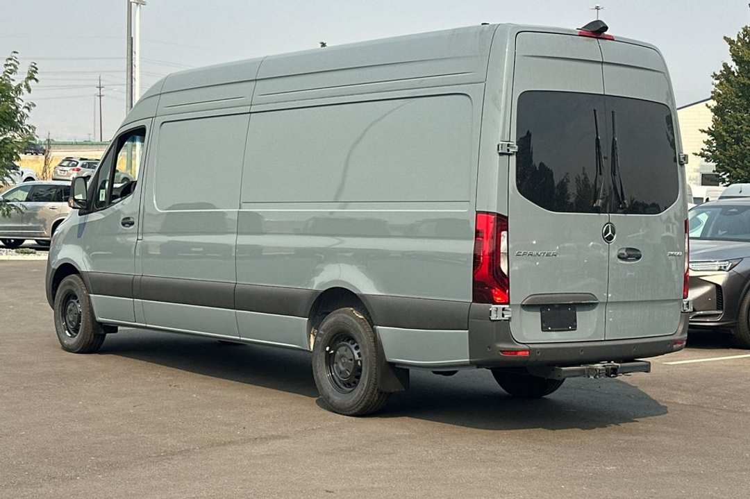 2024 Mercedes-Benz Sprinter 2500 Cargo 170 WB - Image 3