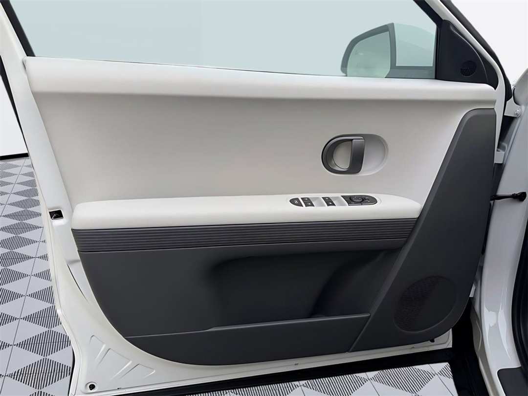 2026 Hyundai Ioniq 5 SEL - Image 11