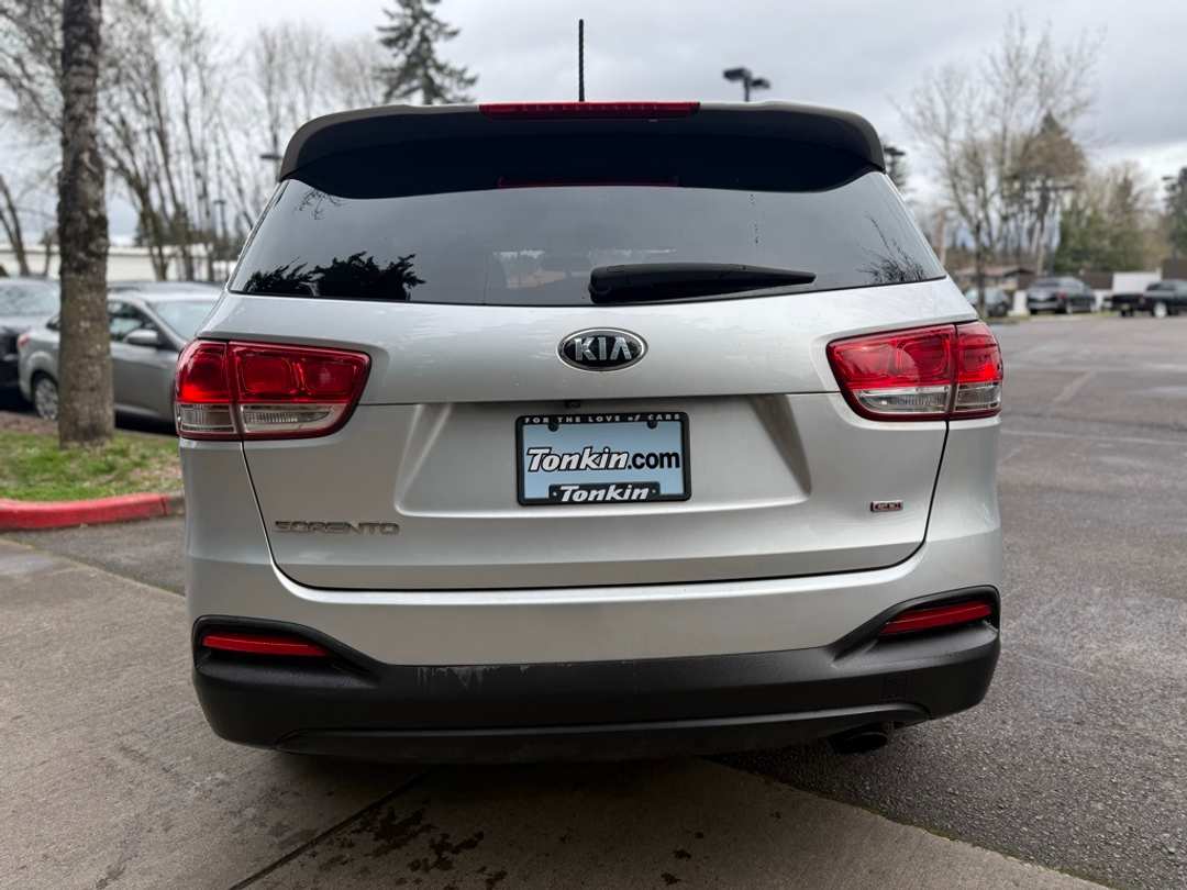 2017 Kia Sorento LX - Image 10