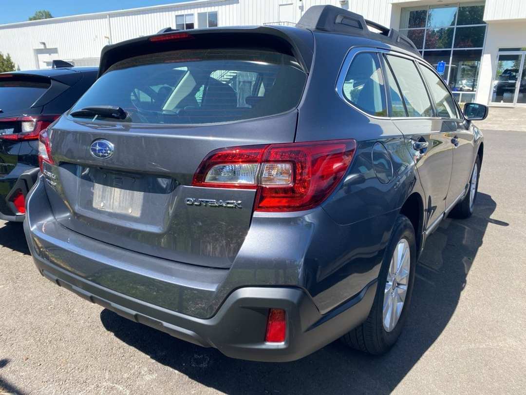2019 Subaru Outback 2.5i - Image 2