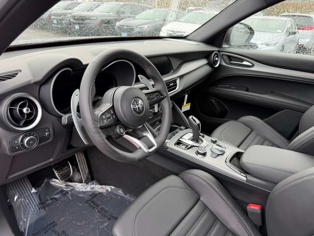 2026 Alfa Romeo Stelvio - Image 17