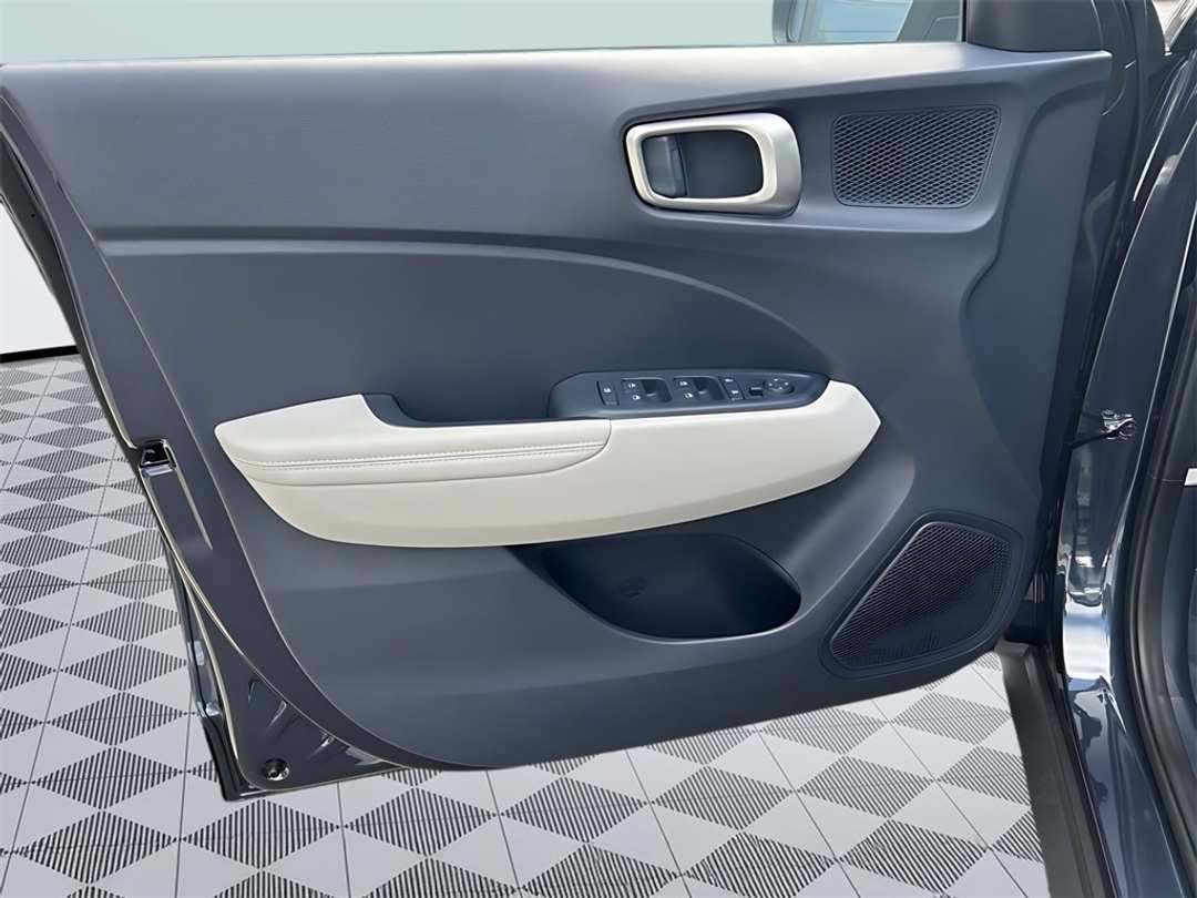 2025 Hyundai Venue Limited - Image 10