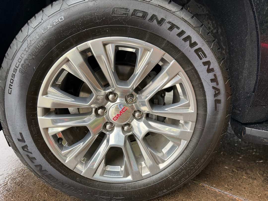 2021 GMC Yukon Denali - Image 11