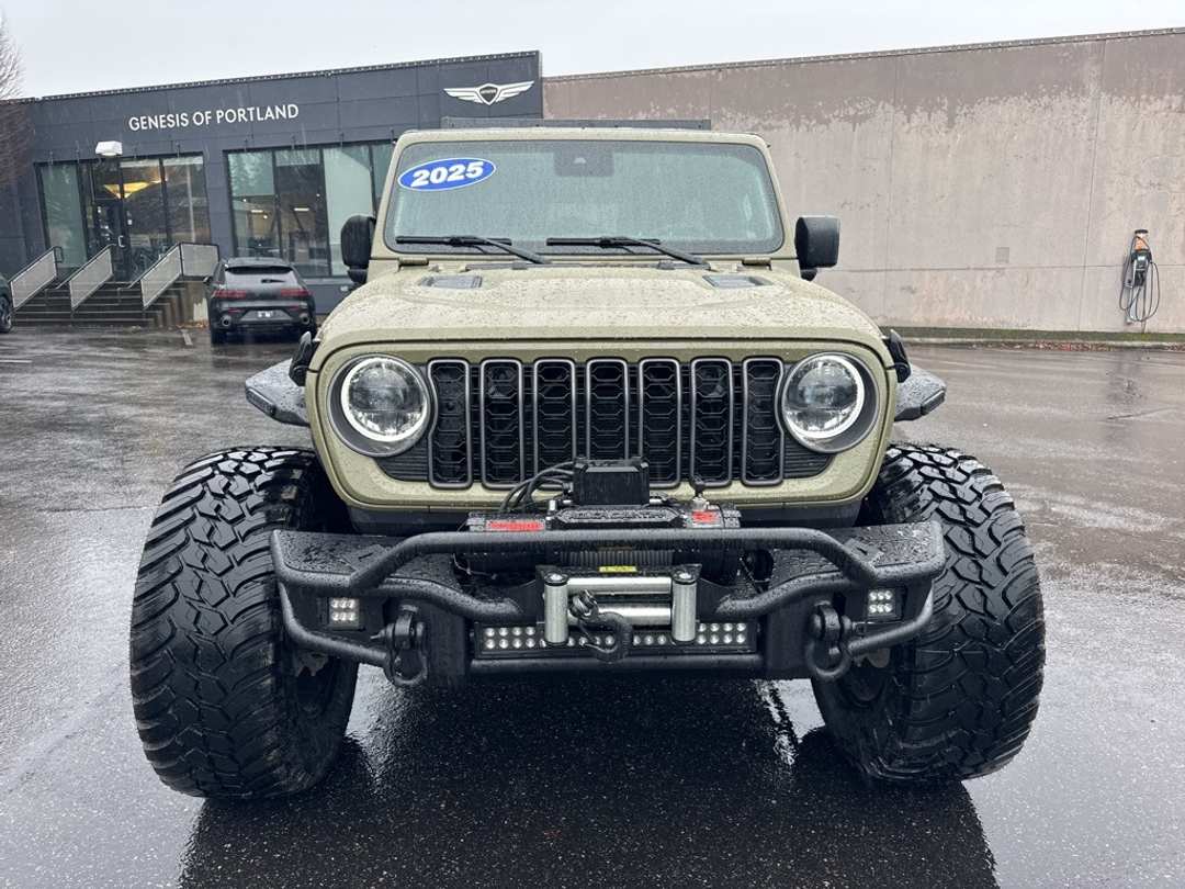 2025 Jeep Wrangler Rubicon - Image 2