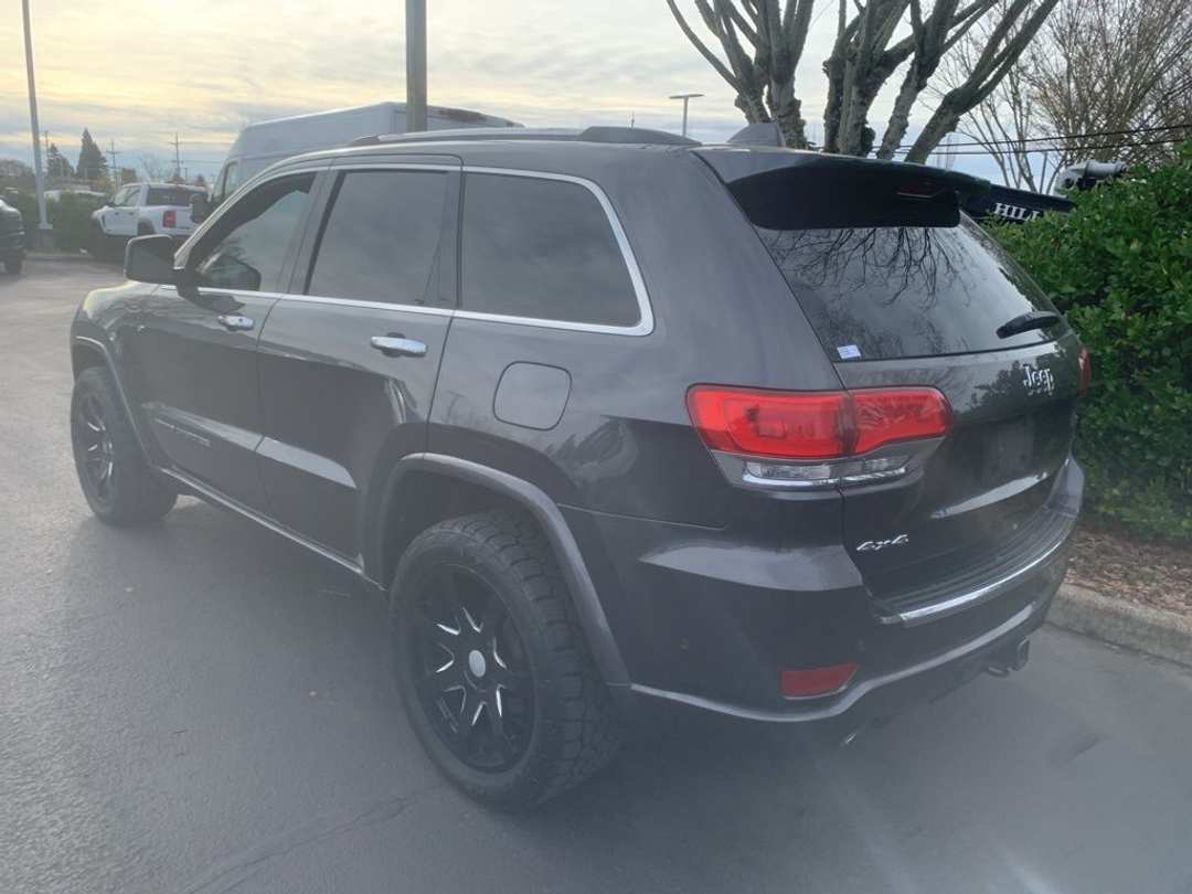 2020 Jeep Grand Cherokee Overland - Image 2