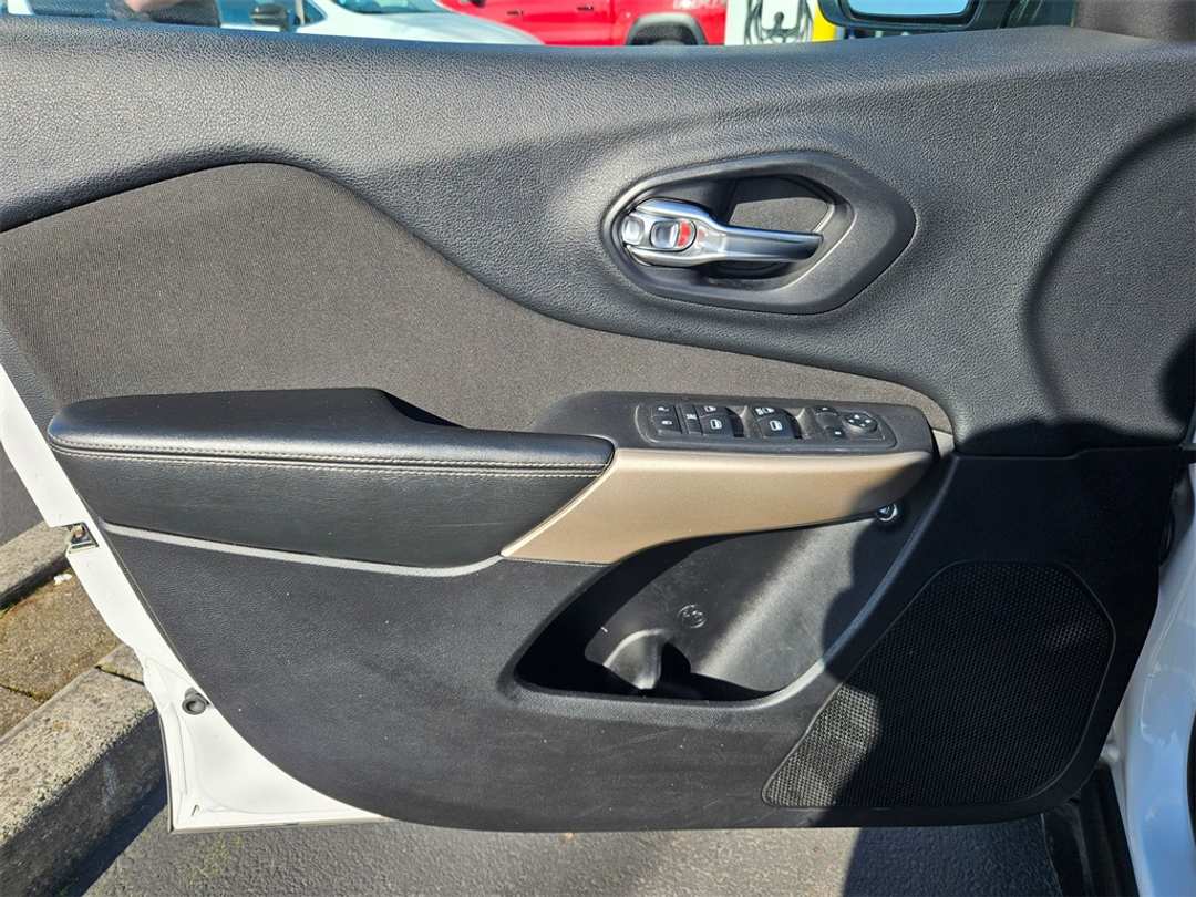 2018 Jeep Cherokee Latitude - Image 10