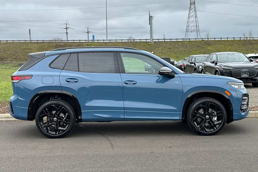 2026 Volkswagen Tiguan 2.0T SE RLine Black - Image 2