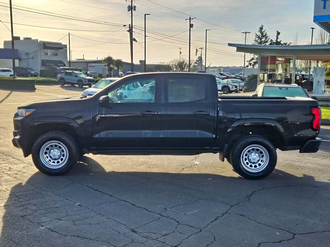 2024 Chevrolet Colorado Work - Image 3
