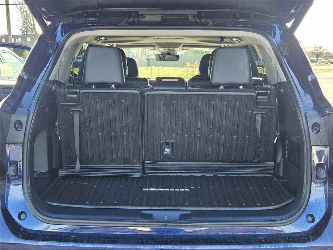 2020 Toyota Highlander XLE - Image 32