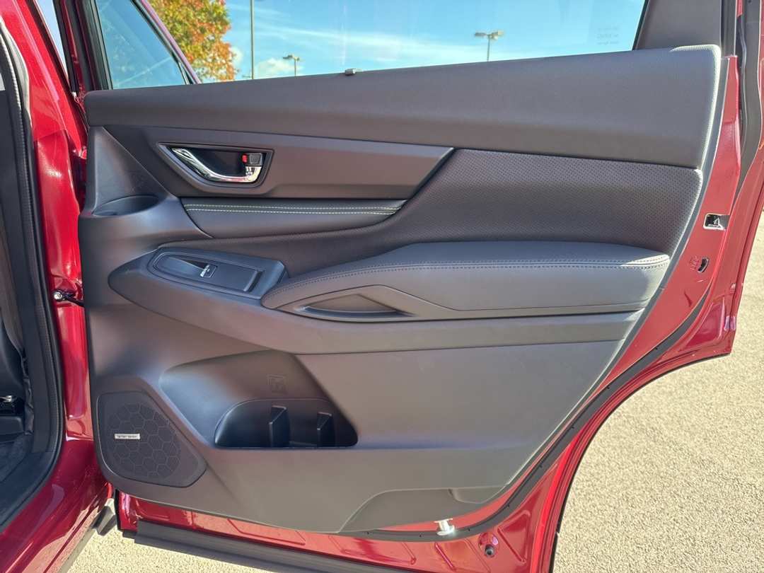 2025 Subaru Ascent Onyx Edition Touring - Image 26