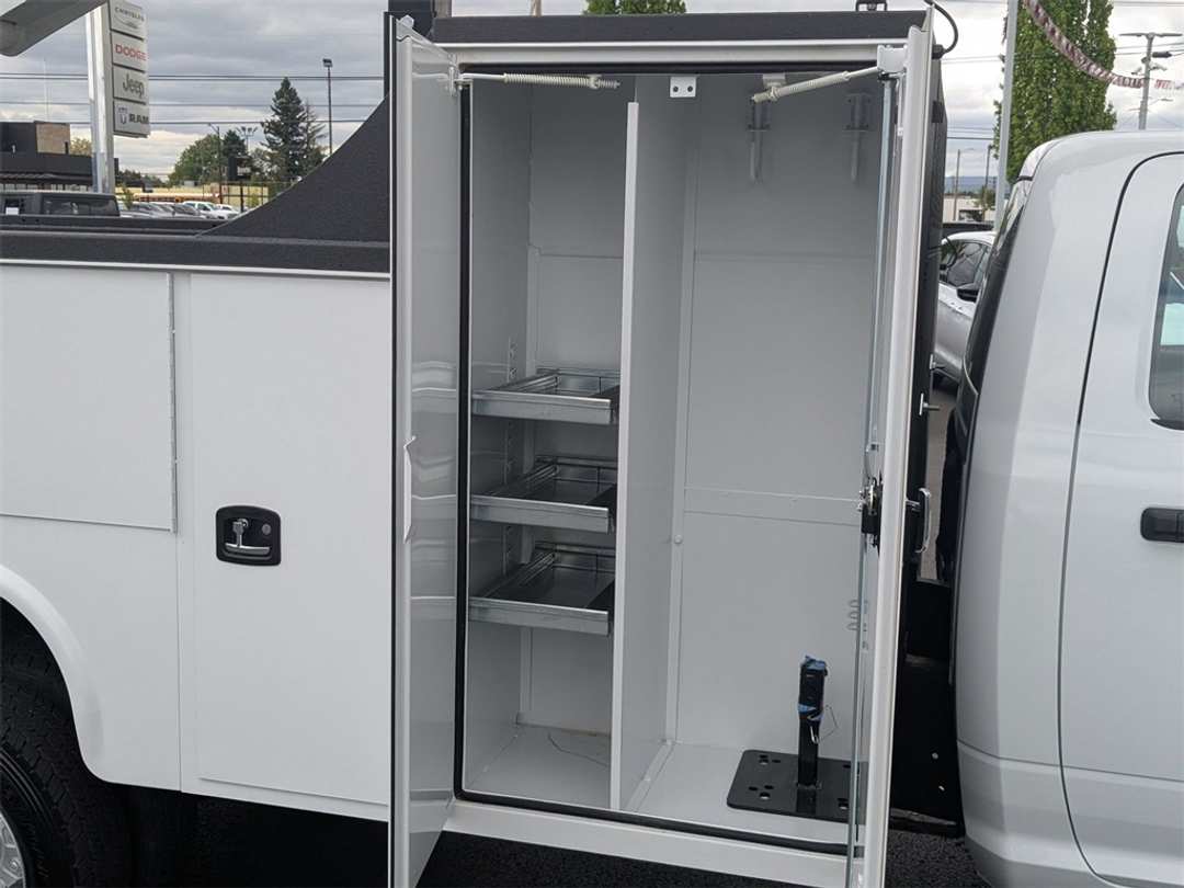 2024 Ram 5500Hd Tradesman - Image 19