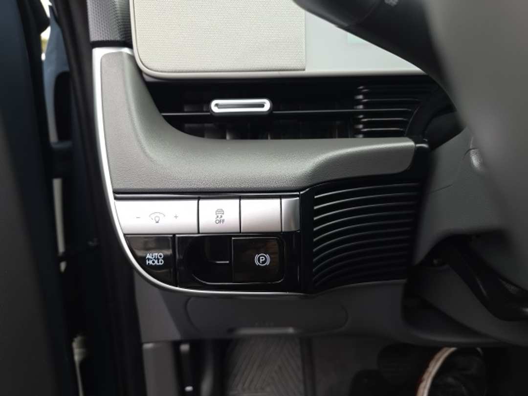 2024 Hyundai Ioniq 5 SE - Image 11