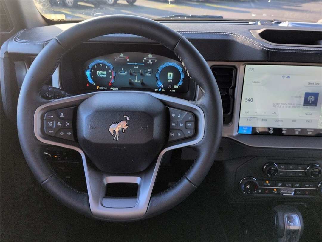 2025 Ford Bronco Outer Banks - Image 12