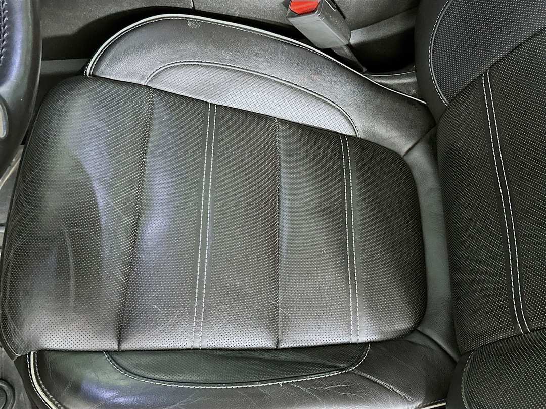 2017 GMC Acadia Denali - Image 21