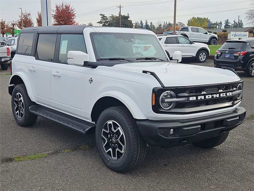 2025 Ford Bronco Outer Banks - Image 7