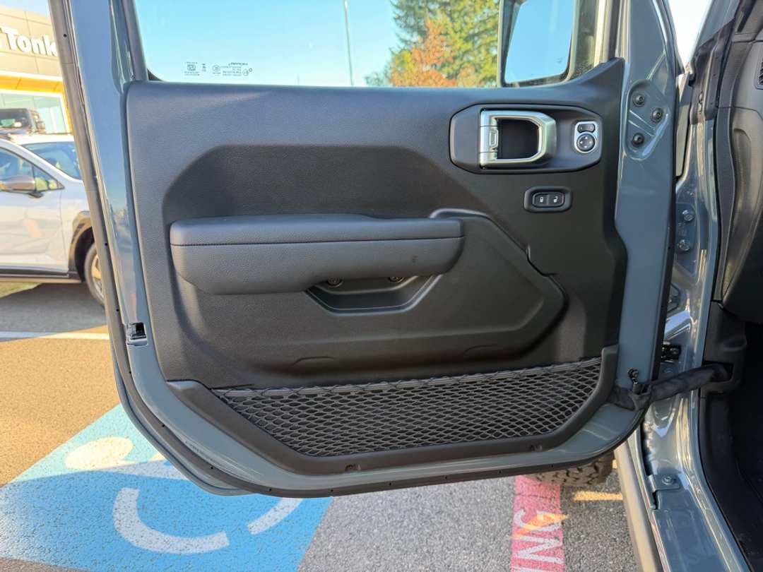 2026 Jeep Wrangler Rubicon - Image 11