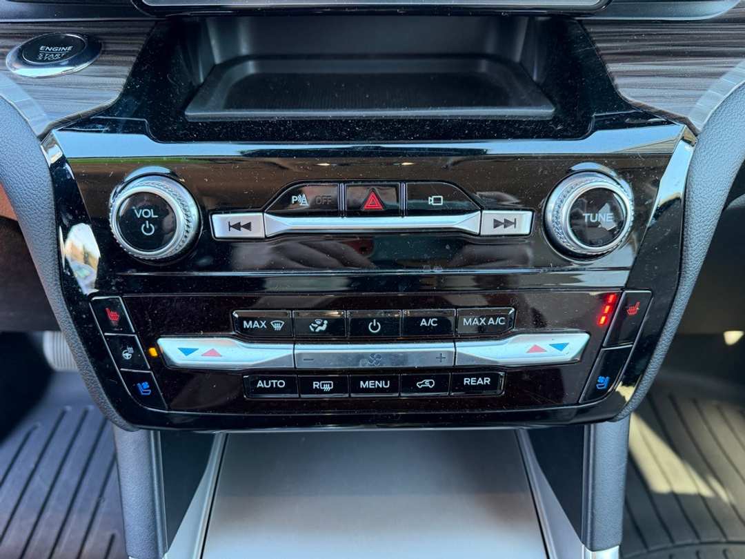 2022 Ford Explorer Limited - Image 24