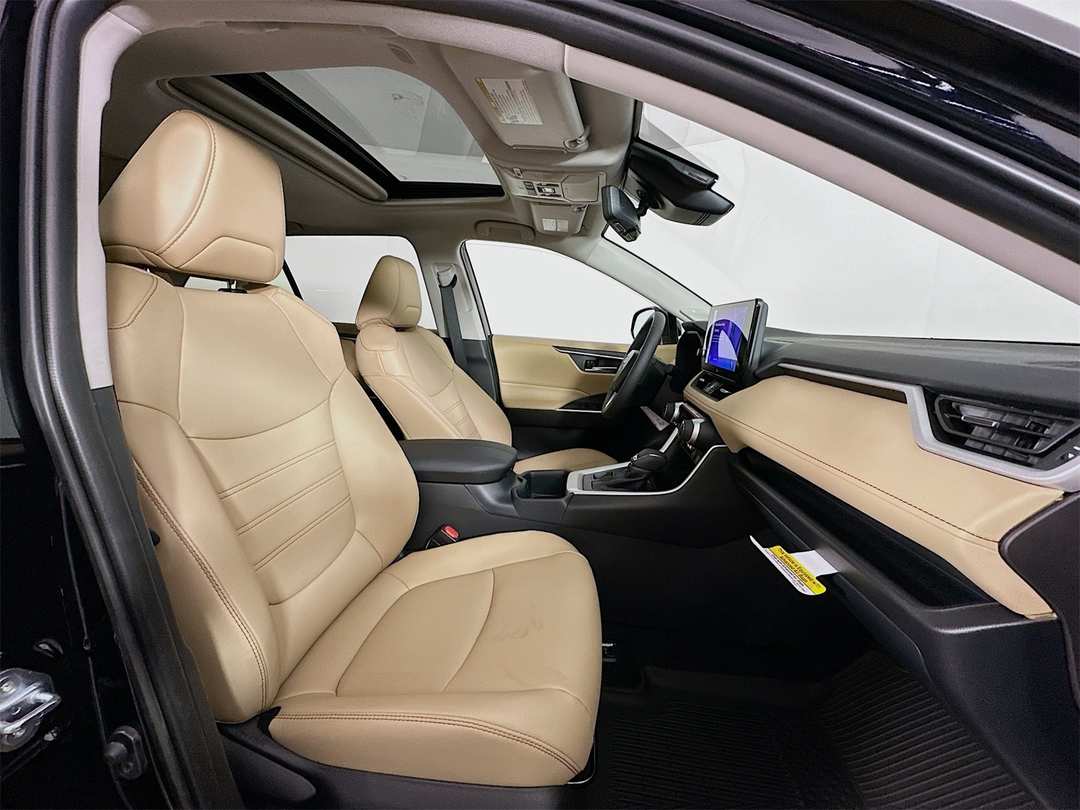 2025 Toyota Rav4 XLE Premium - Image 30