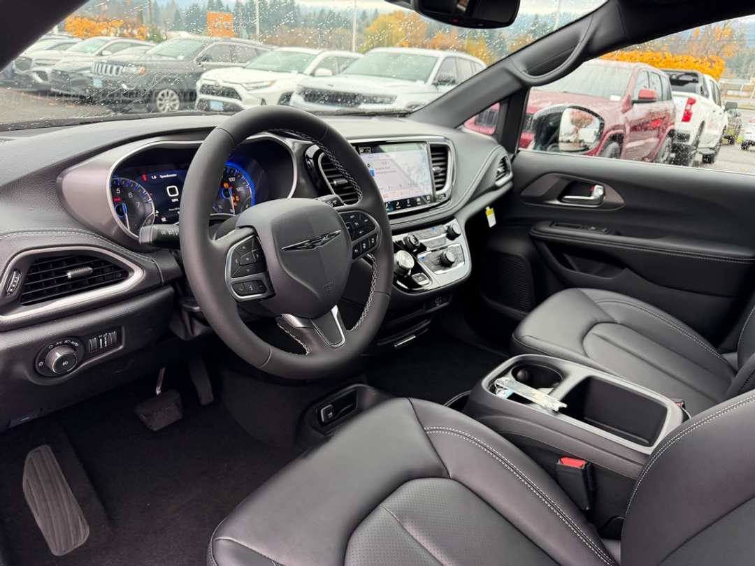 2026 Chrysler Pacifica Select - Image 17