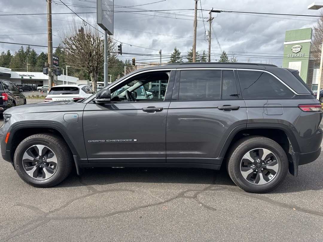 2025 Jeep Grand Cherokee 4xe - Image 3