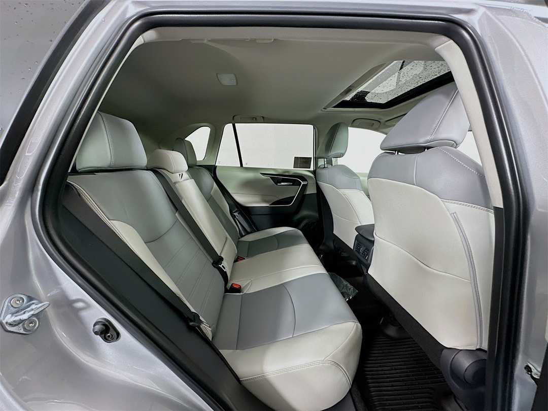 2025 Toyota Rav4 XLE Premium - Image 29