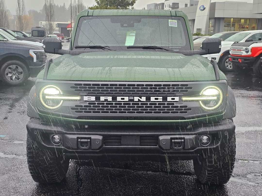 2025 Ford Bronco Badlands - Image 2