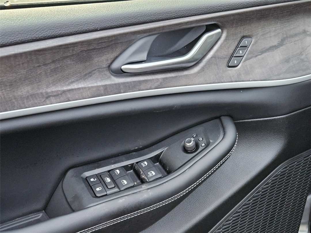 2025 Jeep Grand Cherokee Limited - Image 11