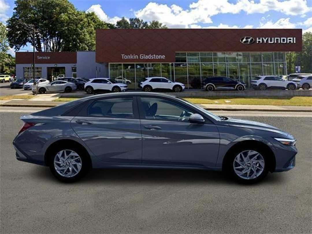 2026 Hyundai Elantra Blue - Image 9