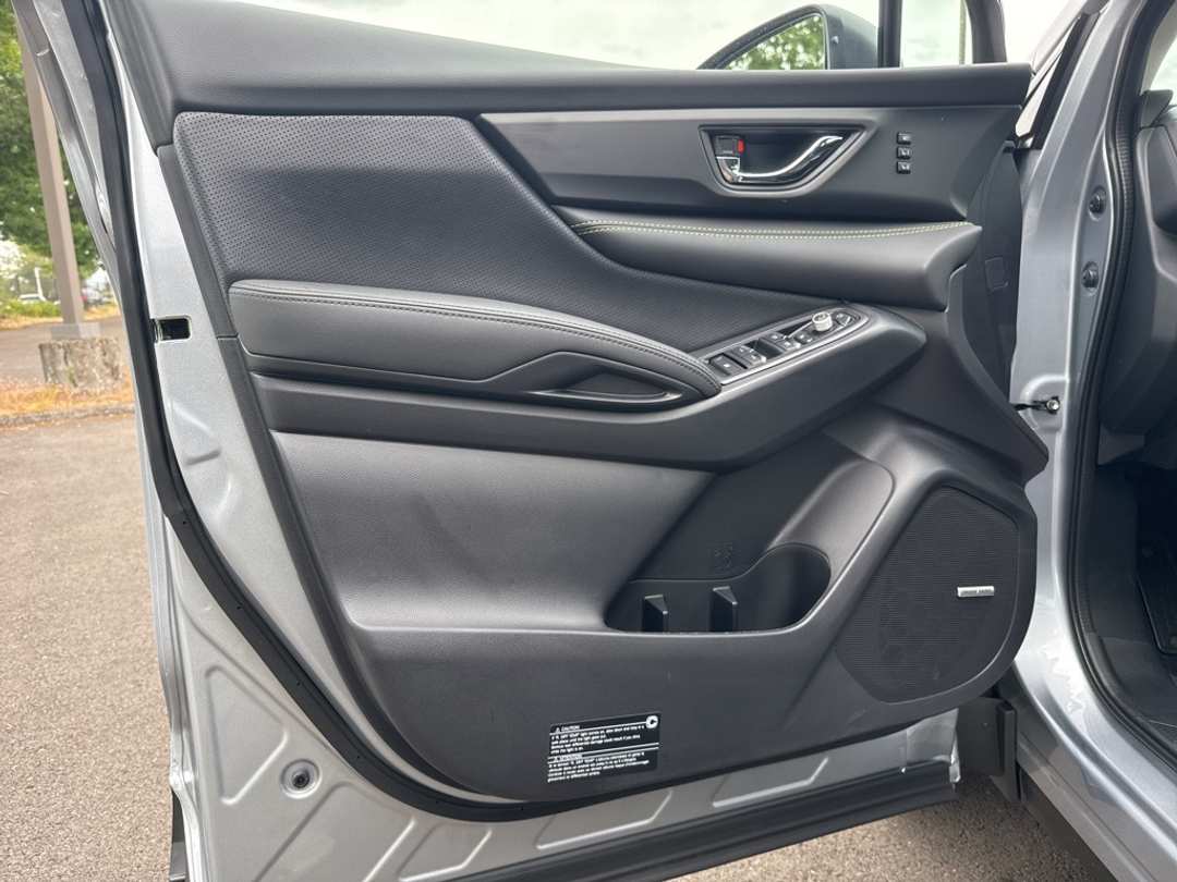 2025 Subaru Ascent Onyx Edition Touring - Image 13