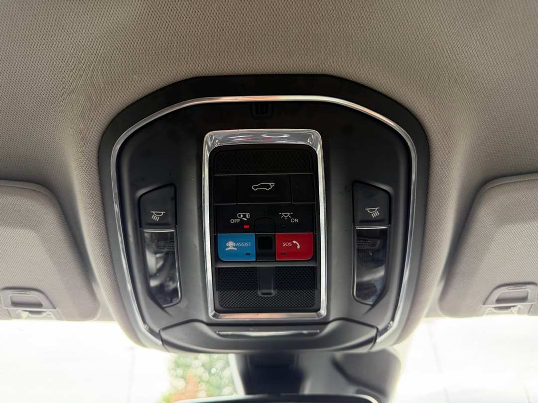 2023 Jeep Grand Cherokee Limited - Image 28