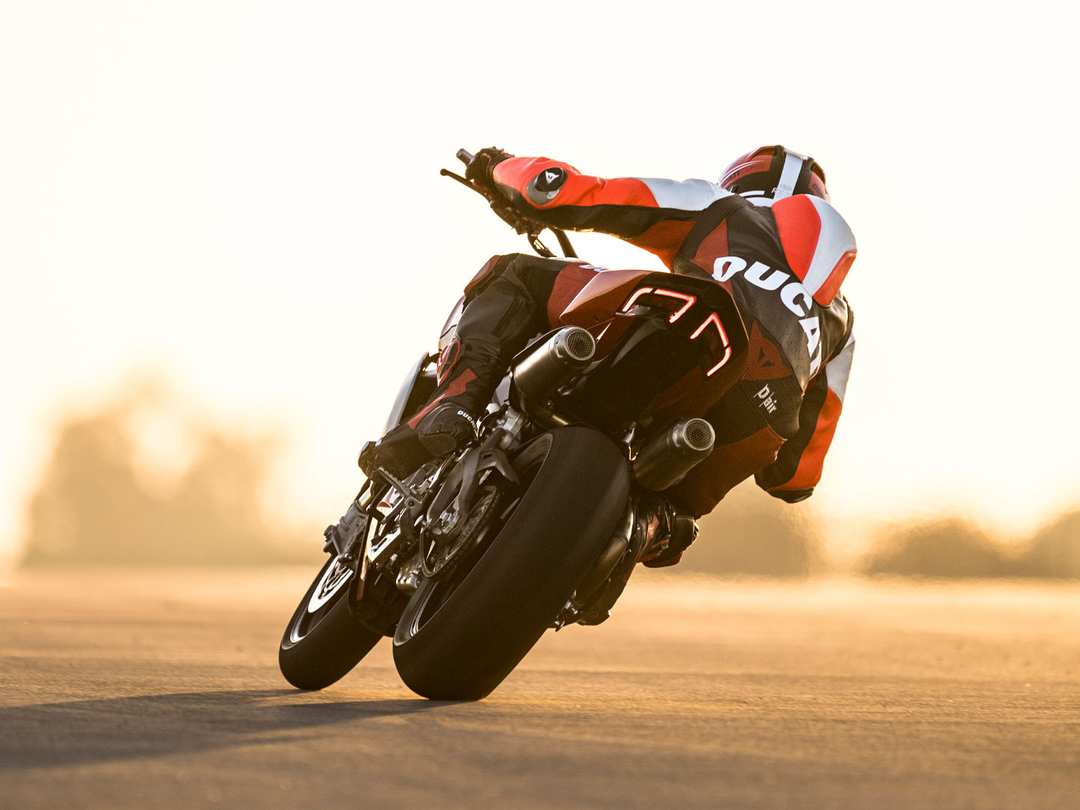 2026 Ducati Streetfighter V2 S - Image 17