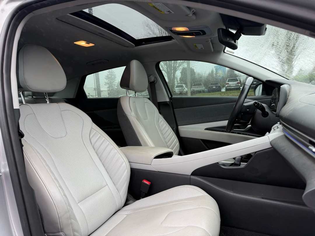 2021 Hyundai Elantra Limited - Image 25