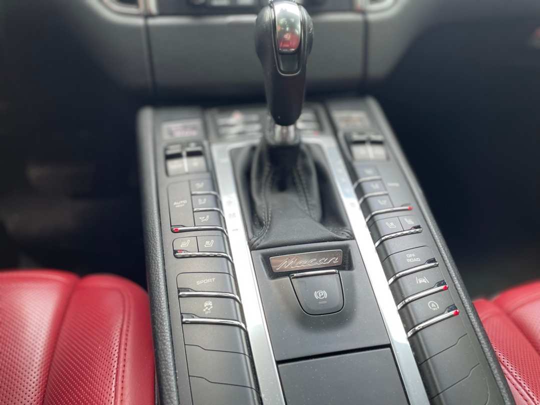 2018 Porsche Macan S - Image 16