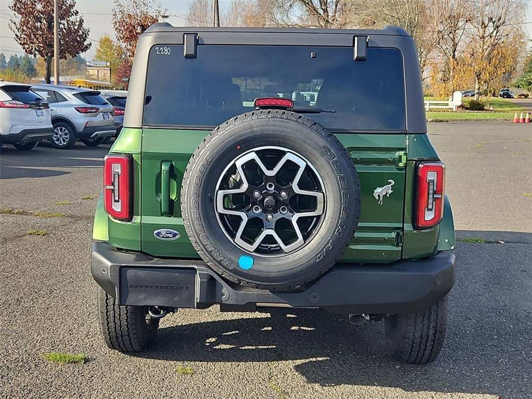 2025 Ford Bronco Outer Banks - Image 4
