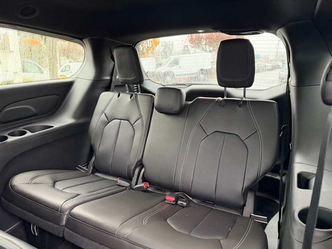 2026 Chrysler Pacifica Select - Image 30