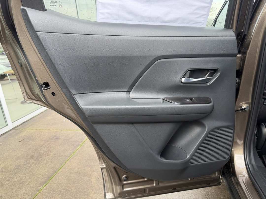 2026 Nissan Kicks SR - Image 27