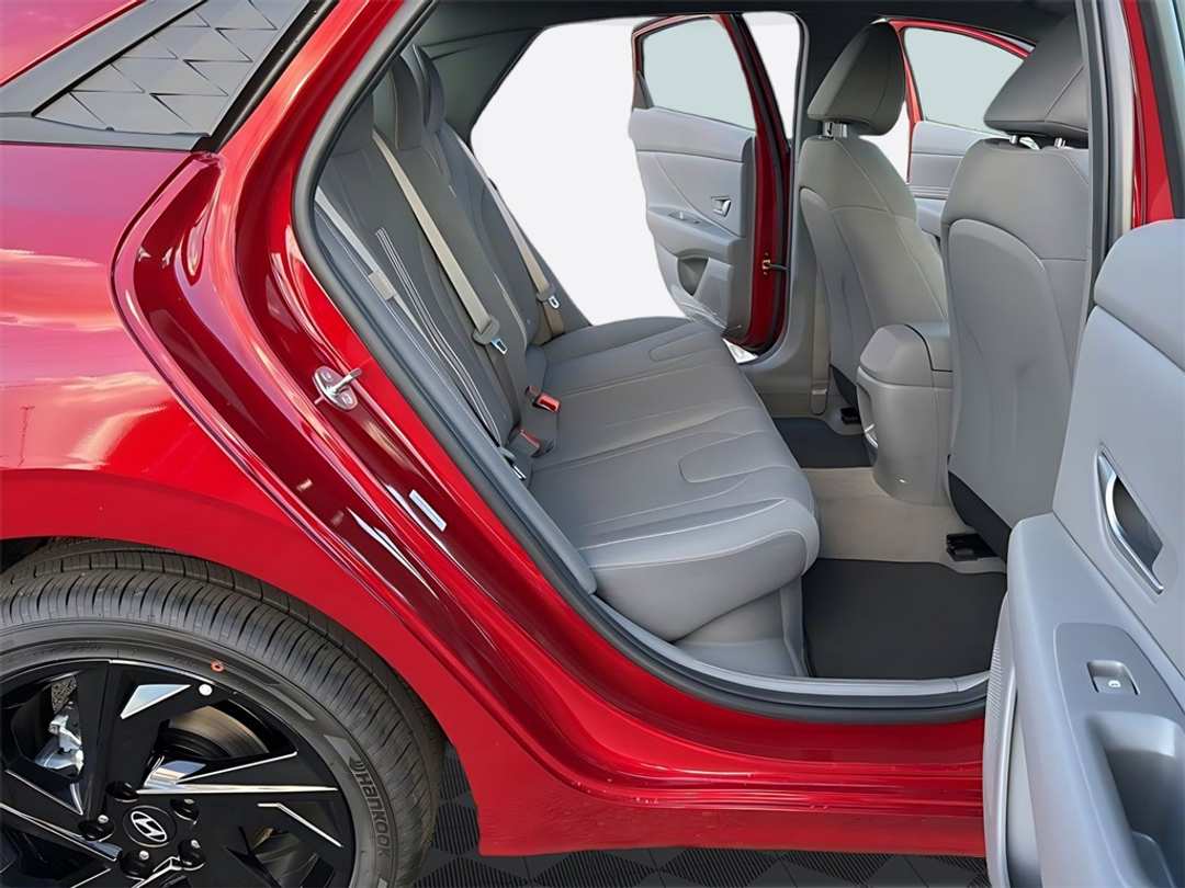 2026 Hyundai Elantra SEL Sport - Image 11