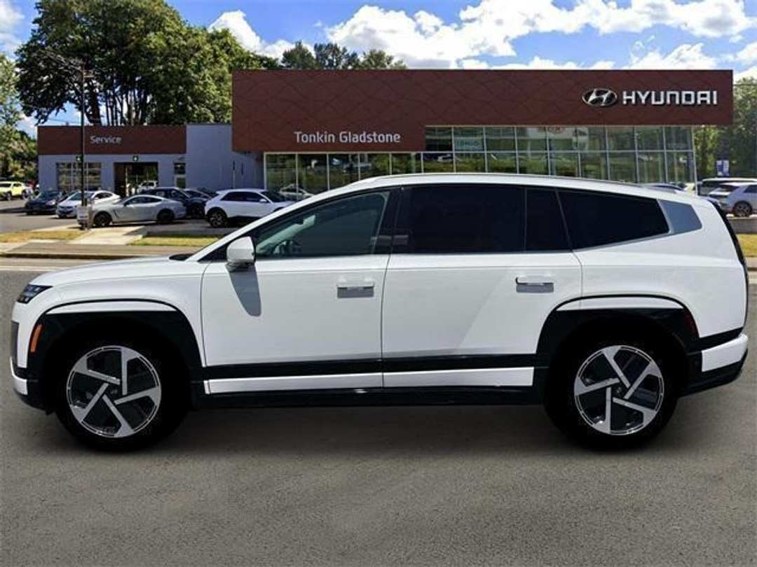 2026 Hyundai Ioniq 9 Performance Limited - Image 3