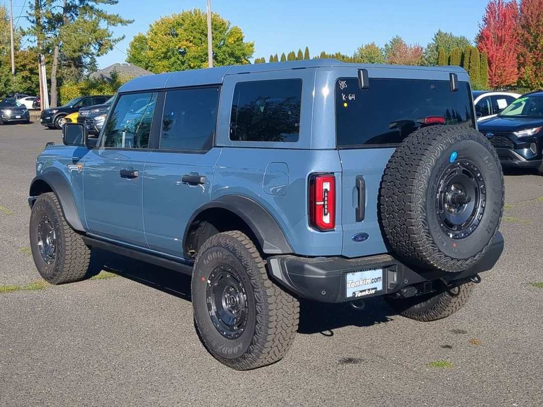 2025 Ford Bronco Badlands - Image 3