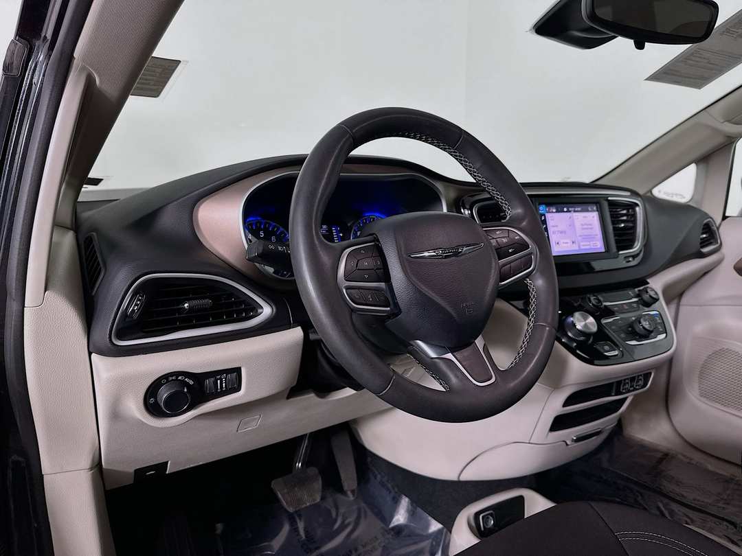 2023 Chrysler Voyager LX - Image 10